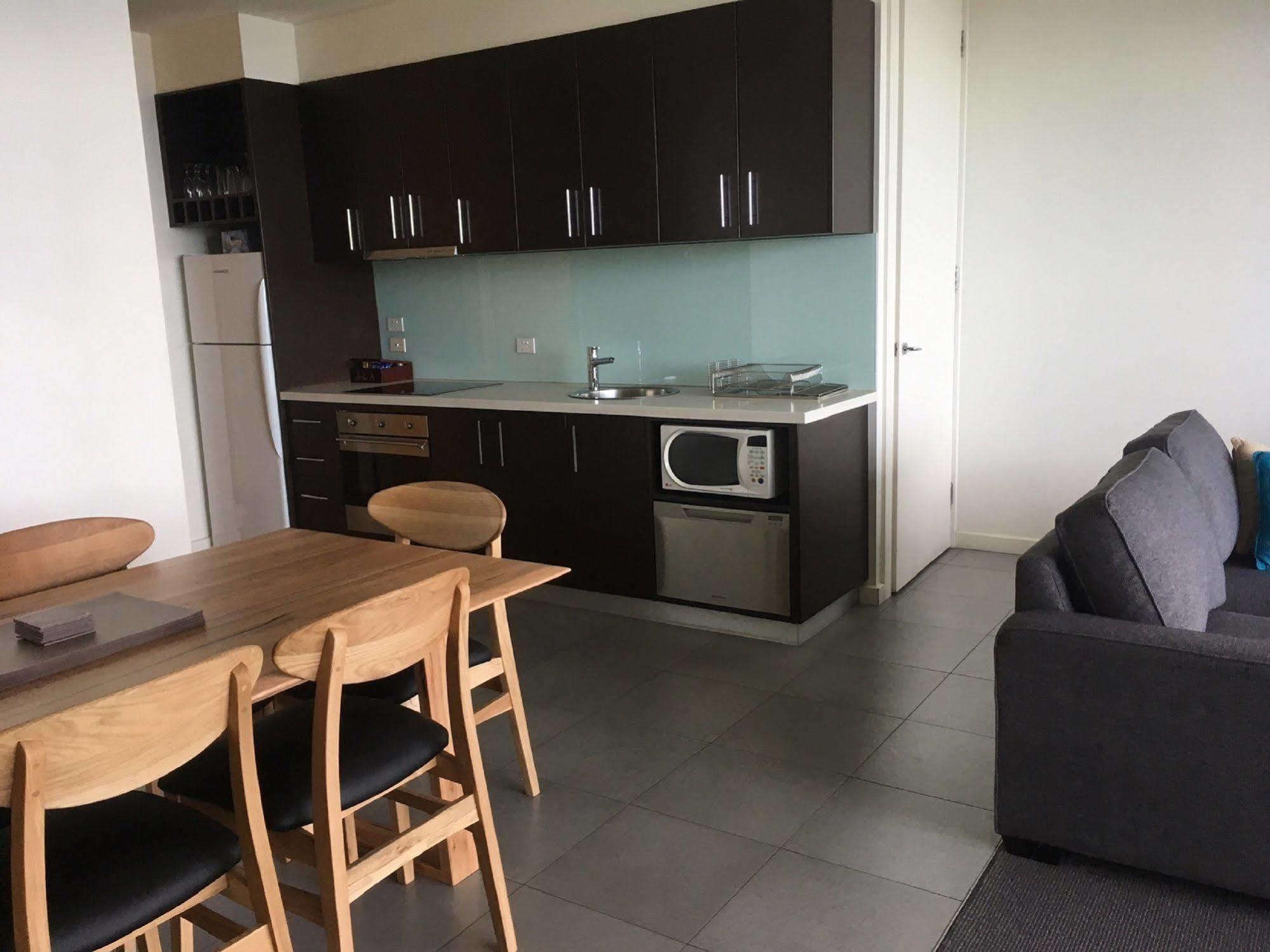 אפולו ביי The Dolphin Apartments מראה חיצוני תמונה